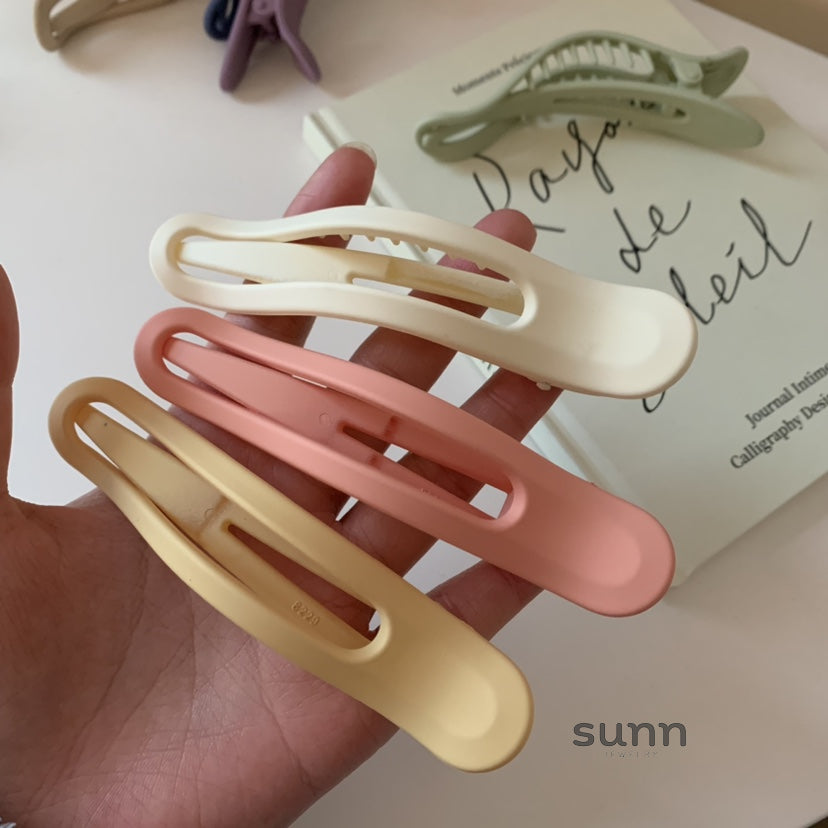 Ronni Frosted Fabric Claw Clip [W0G7VBVZ]
