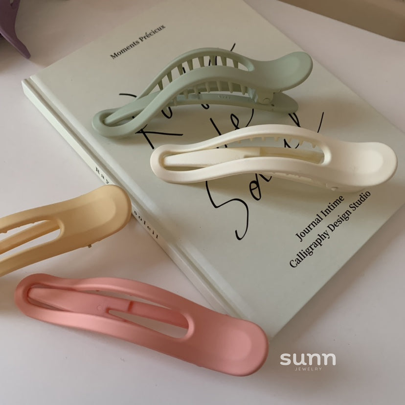 Ronni Frosted Fabric Claw Clip [I0Q9TIN1]