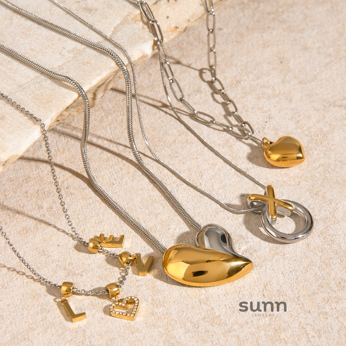 Rosalynn Layered Charm Necklace [7UPRYSR9]