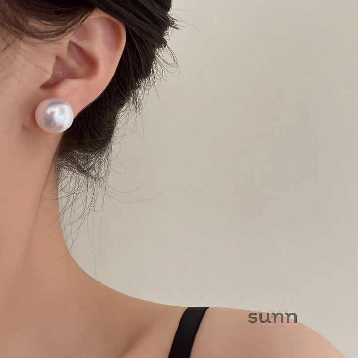 Rosey Pearl Stud Earrings [S8CHA4X0]