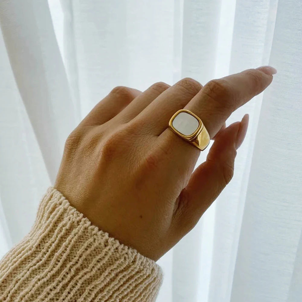 Roslynn Pearlized Shell Ring