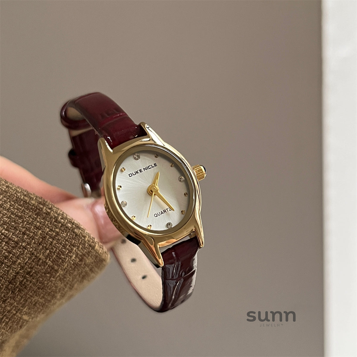 Rowyn Elegant Oval Watch [W69CZSV4]