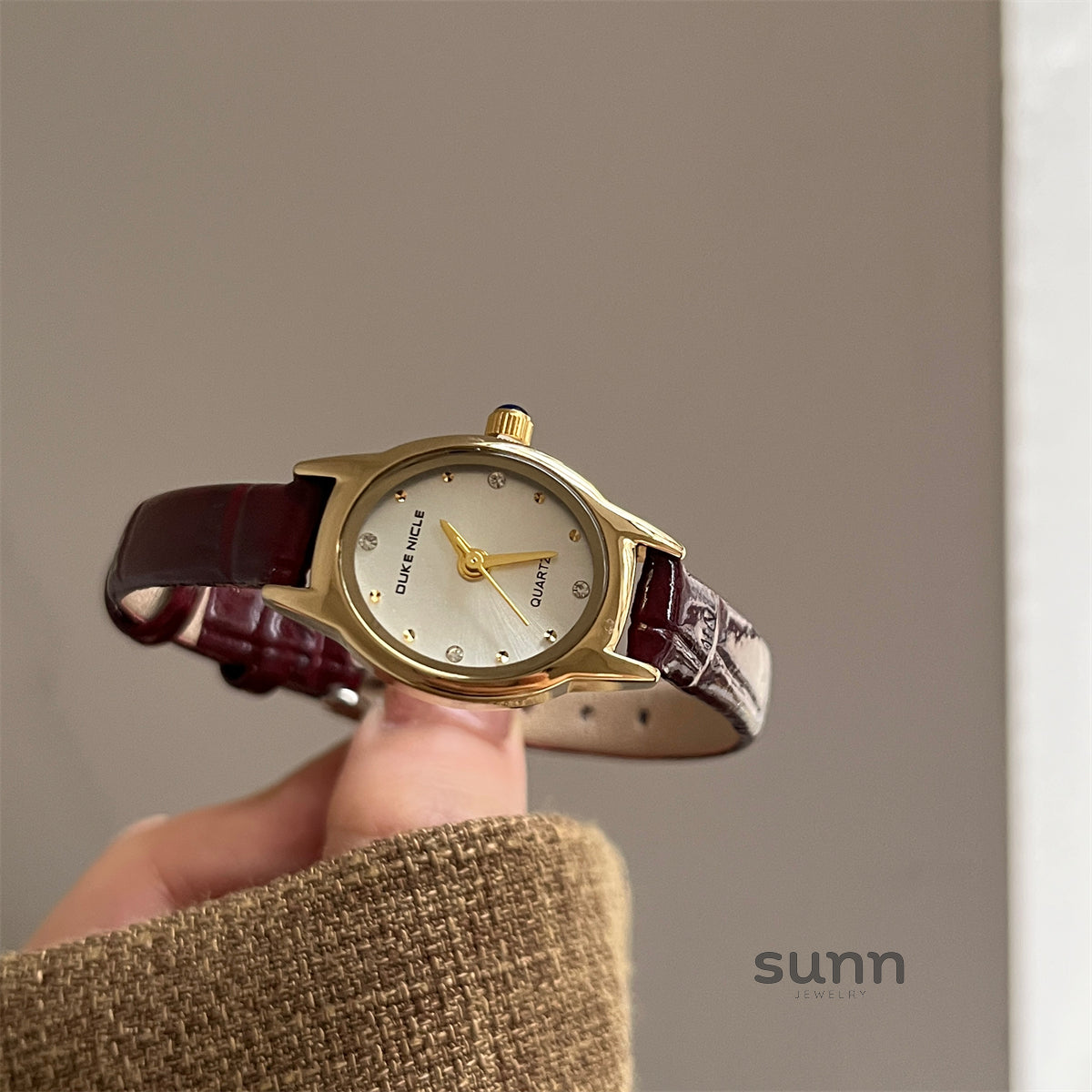 Rowyn Elegant Oval Watch [OY4Y4QFY]