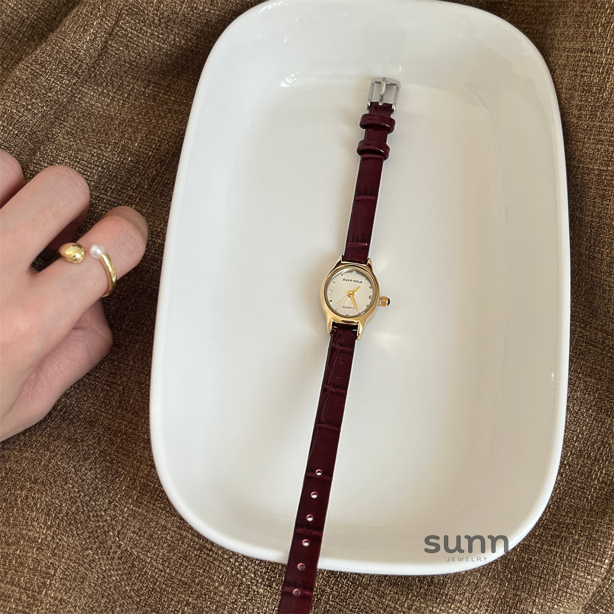Rowyn Elegant Oval Watch [0OCBFU4X]