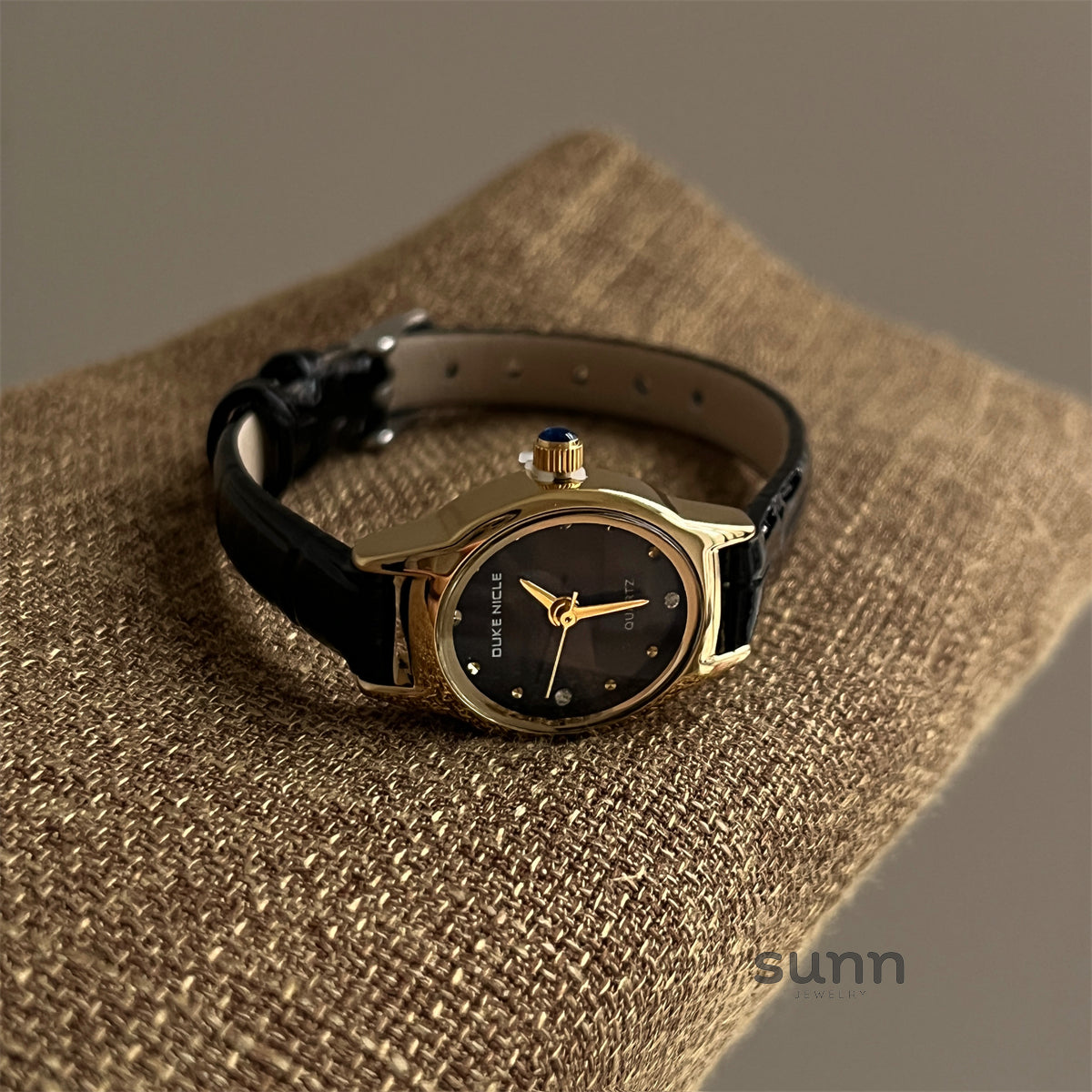 Rowyn Elegant Oval Watch [HXNH68KV]