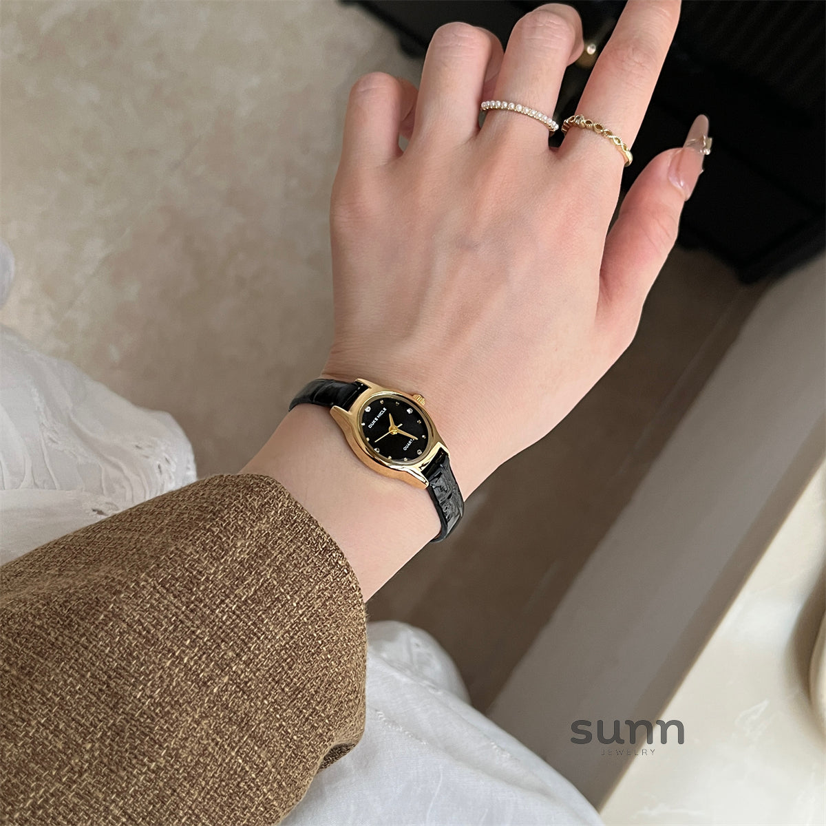 Rowyn Elegant Oval Watch [5O6G7JX7]