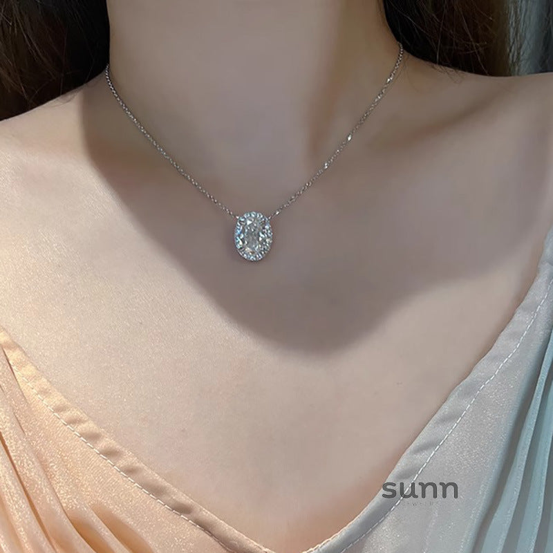Rowynn Oval Moissanite Necklace [M9DK2ZID]