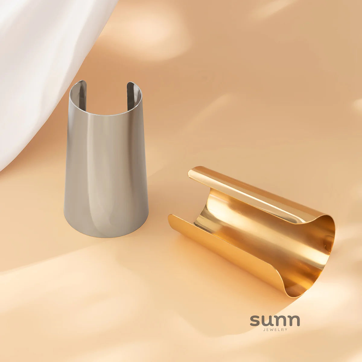 Royalti Sculpted Metallic Cuff