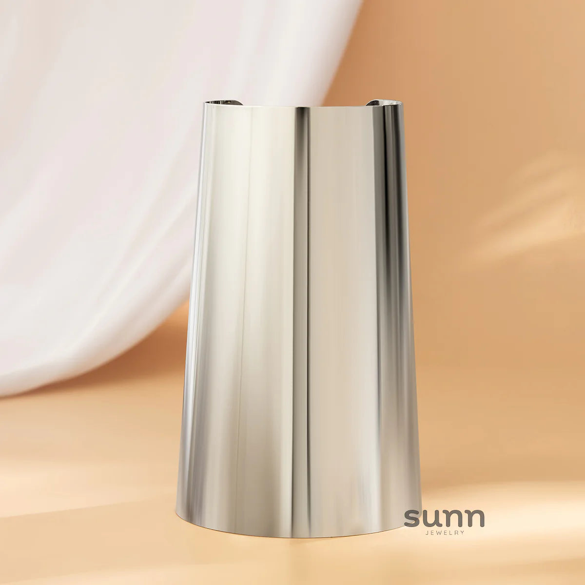 Royalti Sculpted Metallic Cuff
