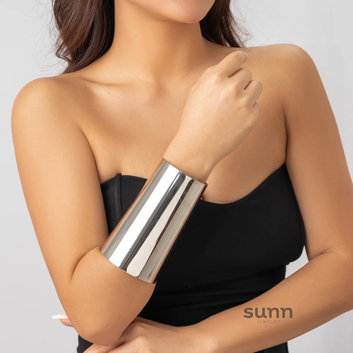 Royalti Sculpted Metallic Cuff