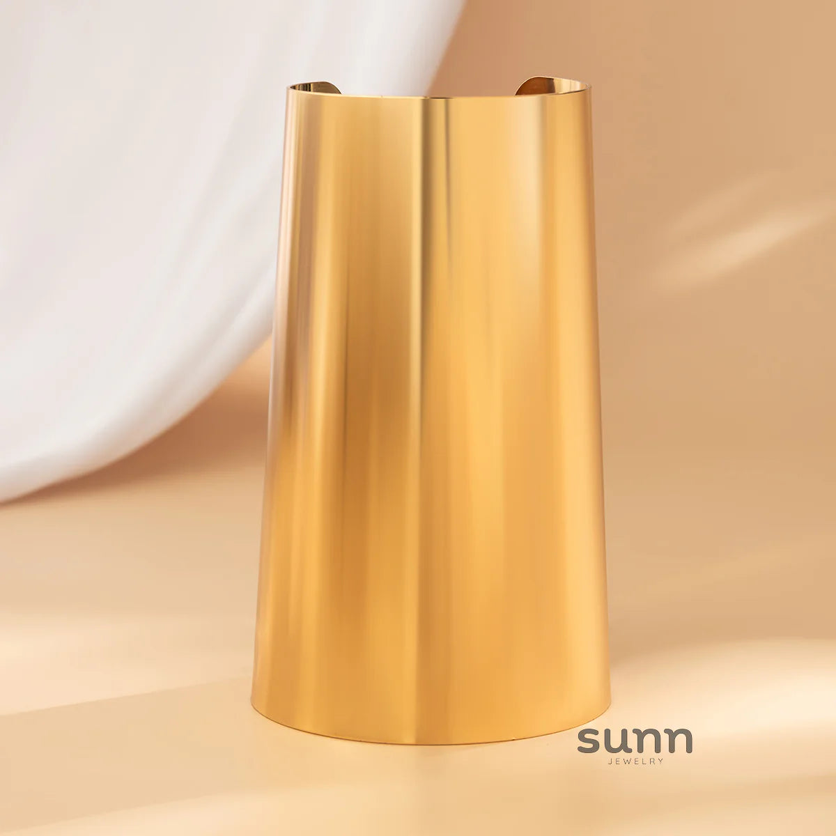 Royalti Sculpted Metallic Cuff
