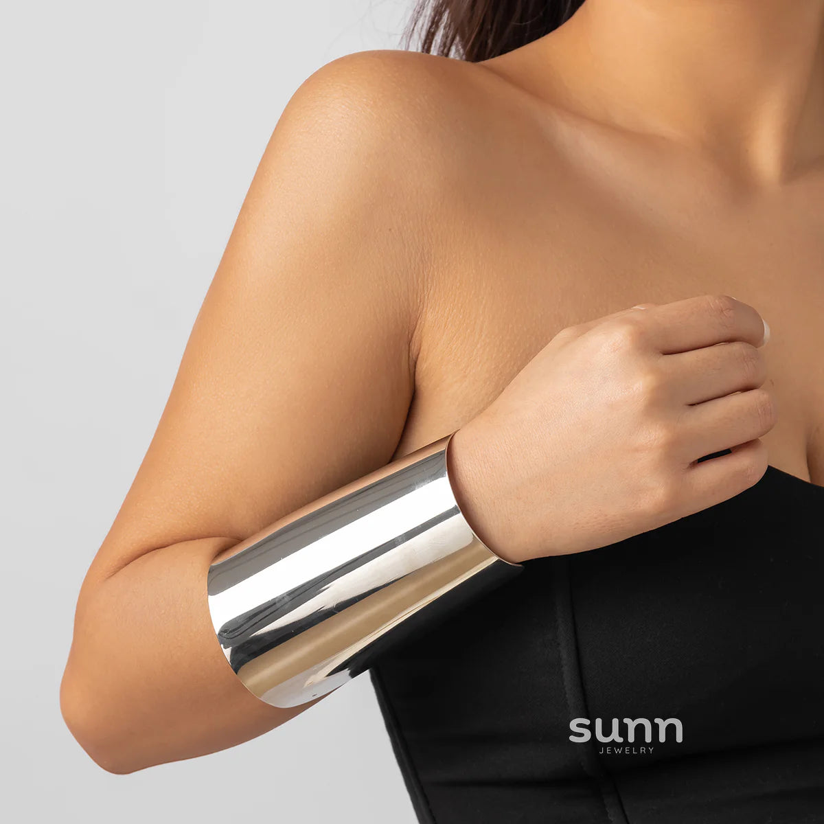 Royalti Sculpted Metallic Cuff