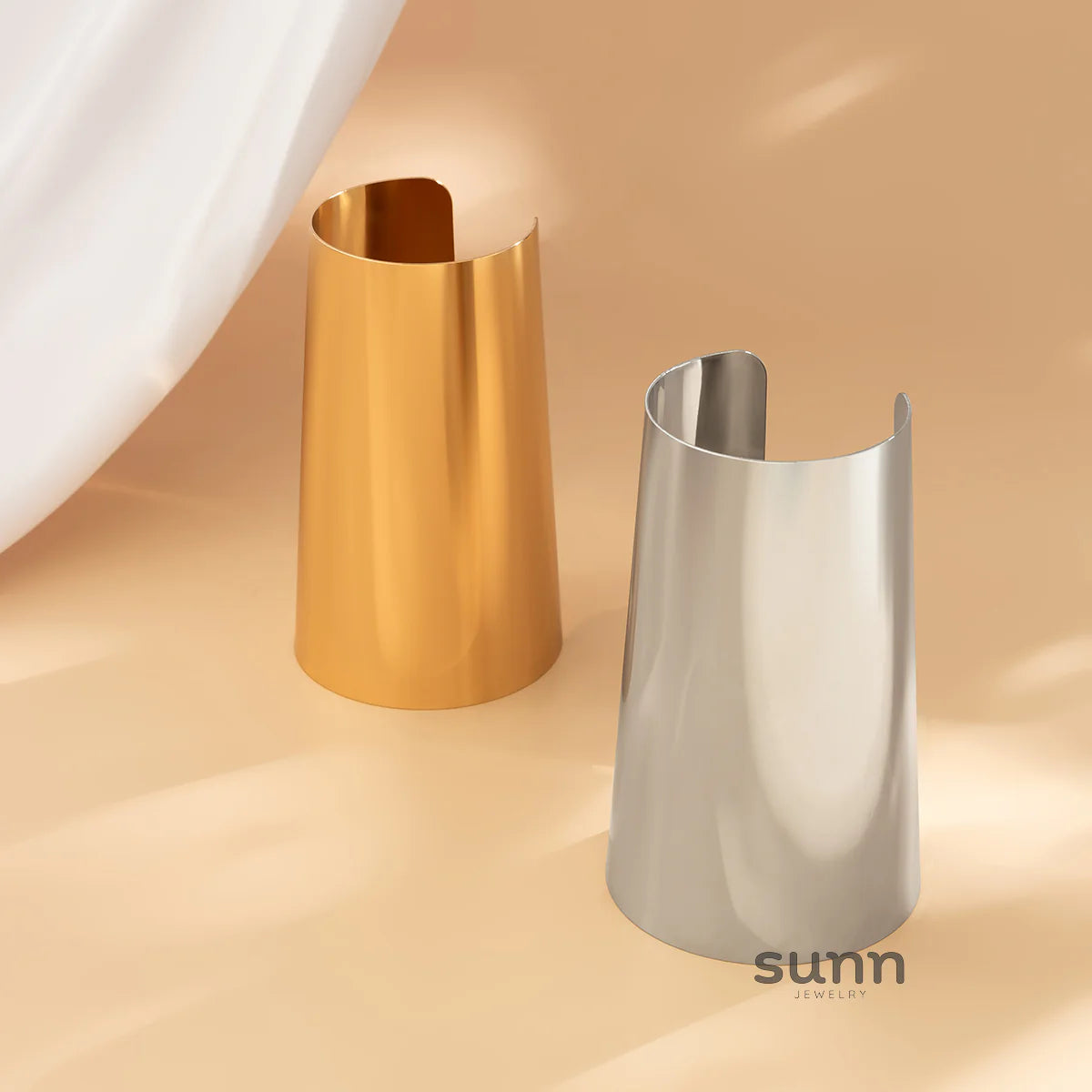 Royalti Sculpted Metallic Cuff