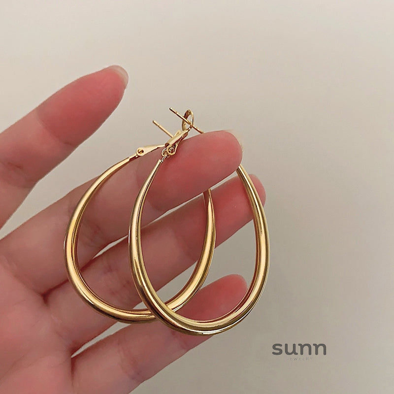 Royalty Gold Oval Earrings [A4LZ9T0I]