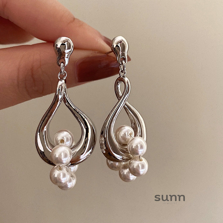Rozalyn Baroque Pearl Dangle Earrings [RUCMV5W0]
