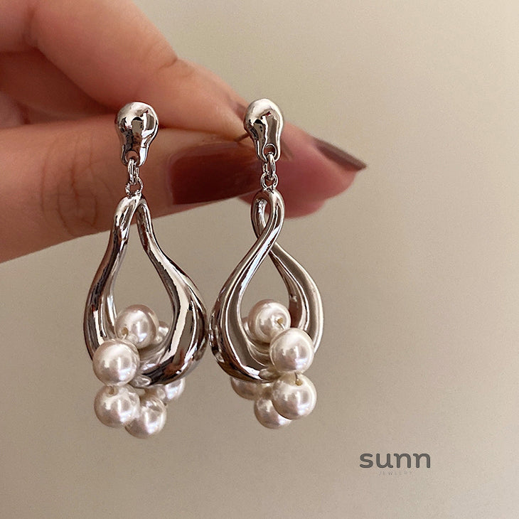 Rozalyn Baroque Pearl Dangle Earrings [M3A619A9]