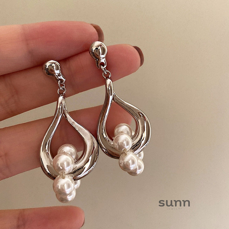 Rozalyn Baroque Pearl Dangle Earrings [AMZMEIP1]