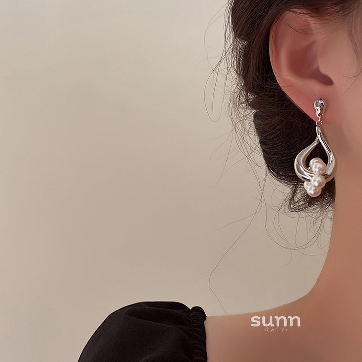 Rozalyn Baroque Pearl Dangle Earrings [I0Y2U316]