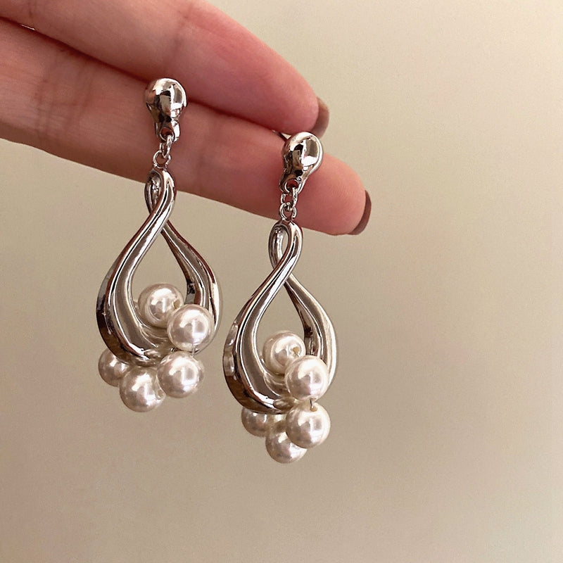 Rozalyn Baroque Pearl Dangle Earrings [5CL52U9N]
