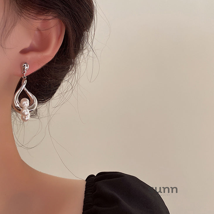 Rozalyn Baroque Pearl Dangle Earrings [ZHG6DTHJ]