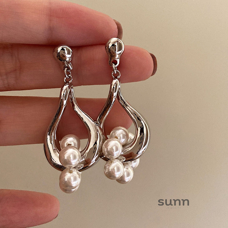 Rozalyn Baroque Pearl Dangle Earrings [401LP932]