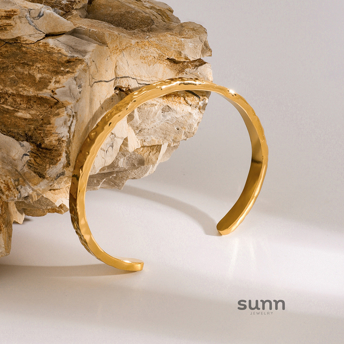 Rut Wave Open Cuff Bracelet [LTO9H1RB]