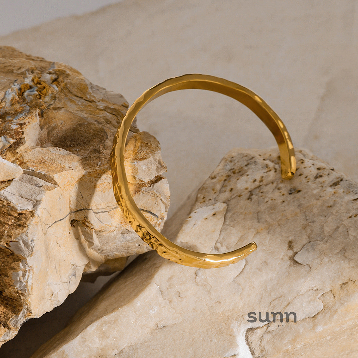 Rut Wave Open Cuff Bracelet [YI3PEING]