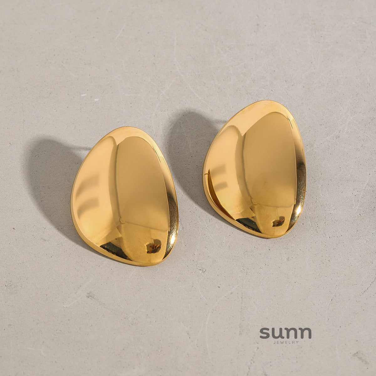 Ruth Sleek Pyramid Studs [RX37Y6I3]