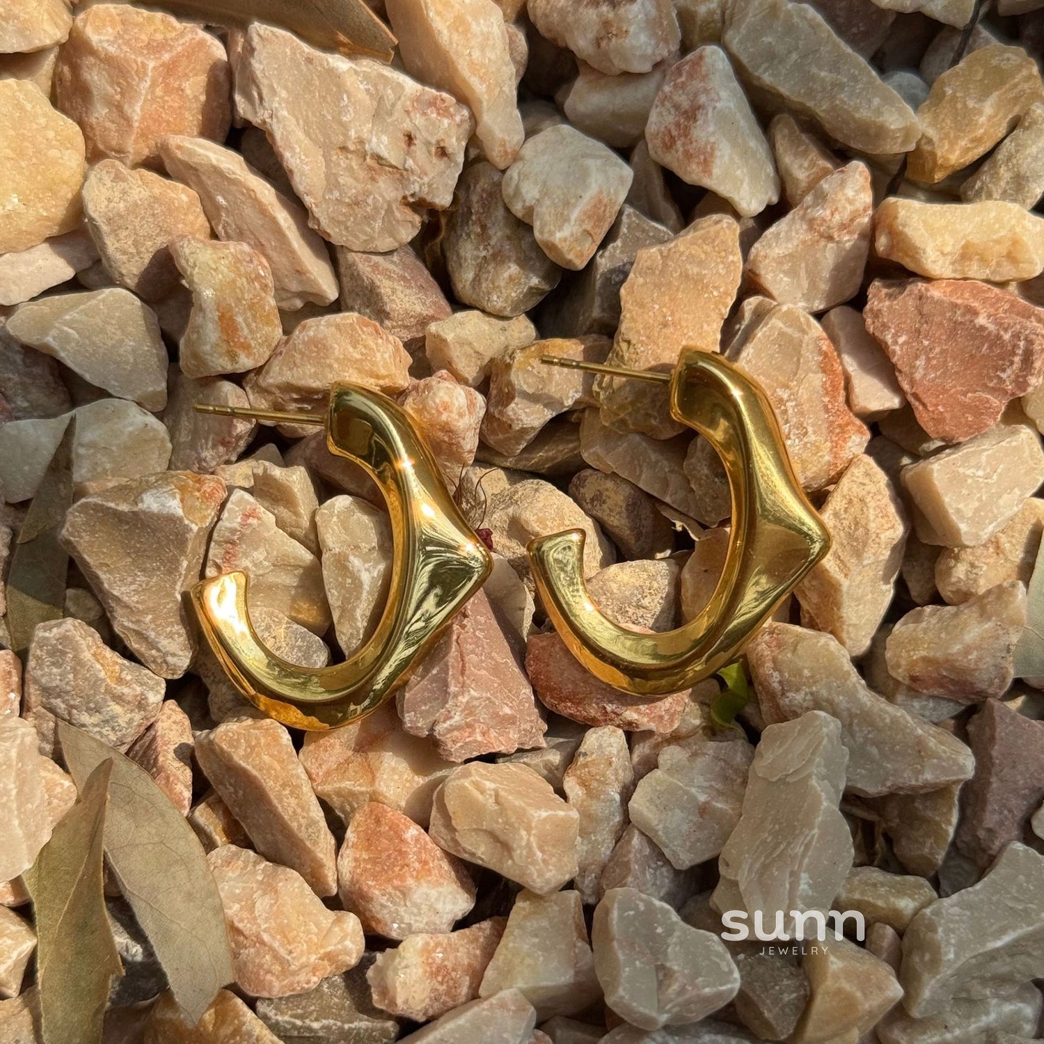 Ruthann Modern Pearl Earrings [NMSCFOGM]