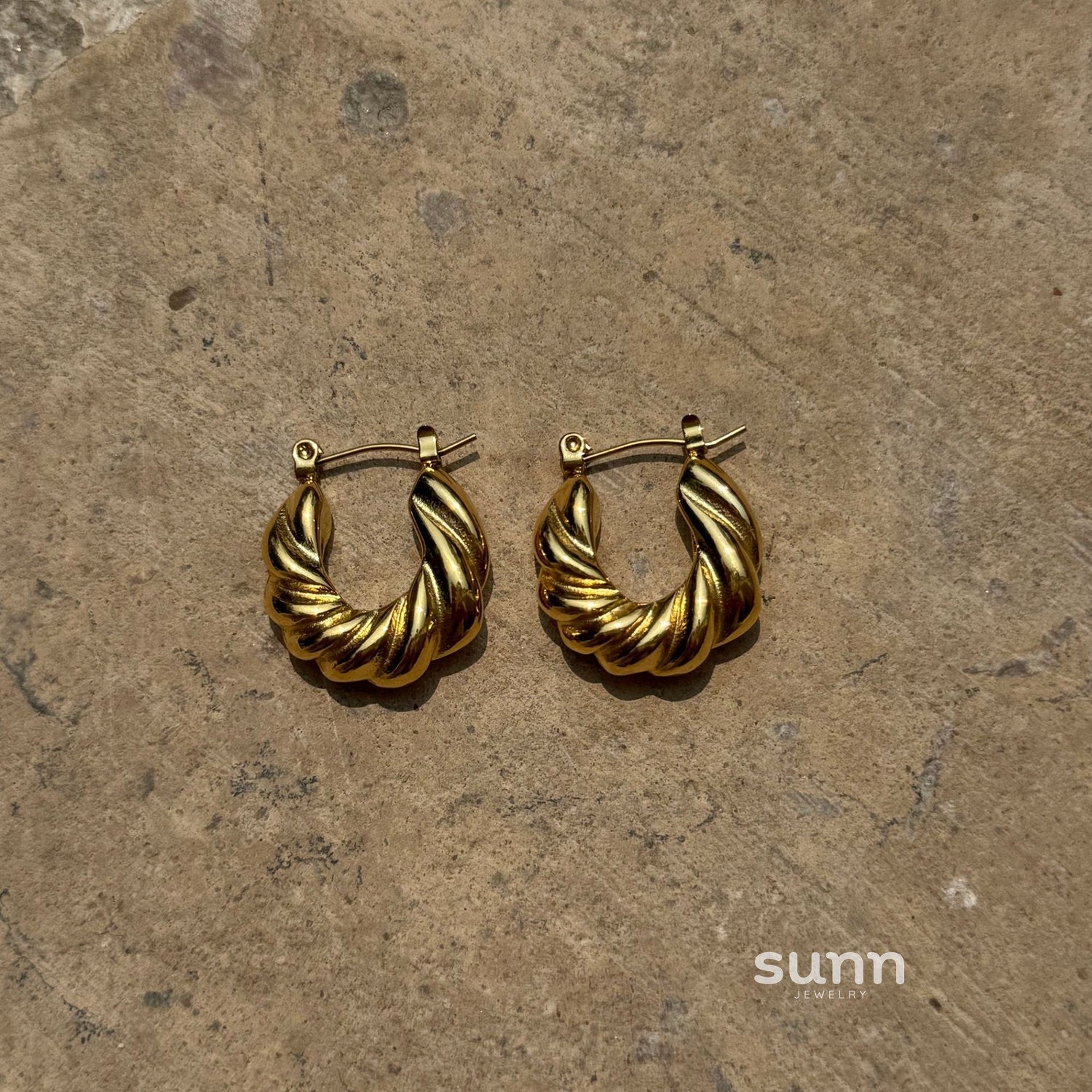 Ruthann Modern Pearl Earrings [5BD4CTOP]
