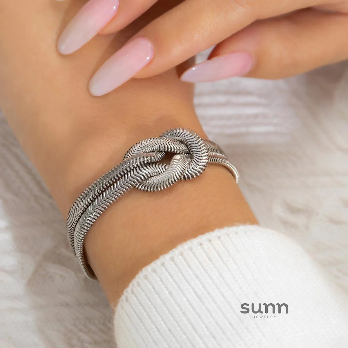 Ryanna Interlocking Metal Chain