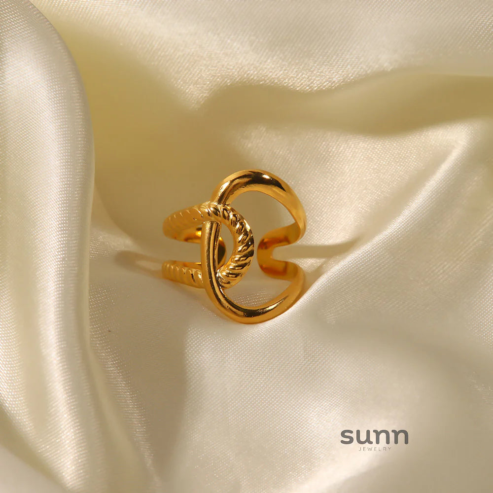 Ryley Chic Band Ring
