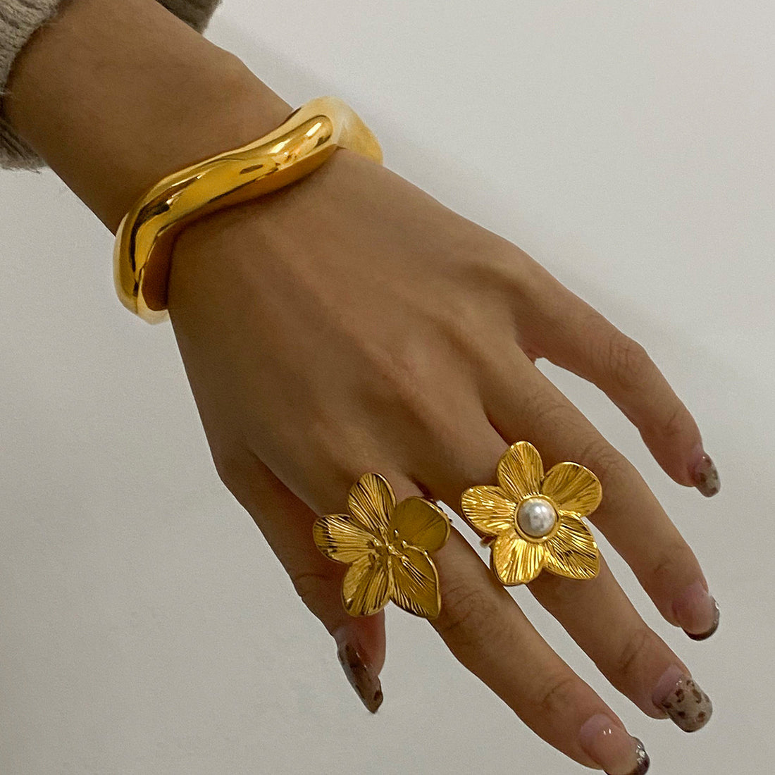 Rylin Pearl Floral Jewelry Set [OYHK6DLL]