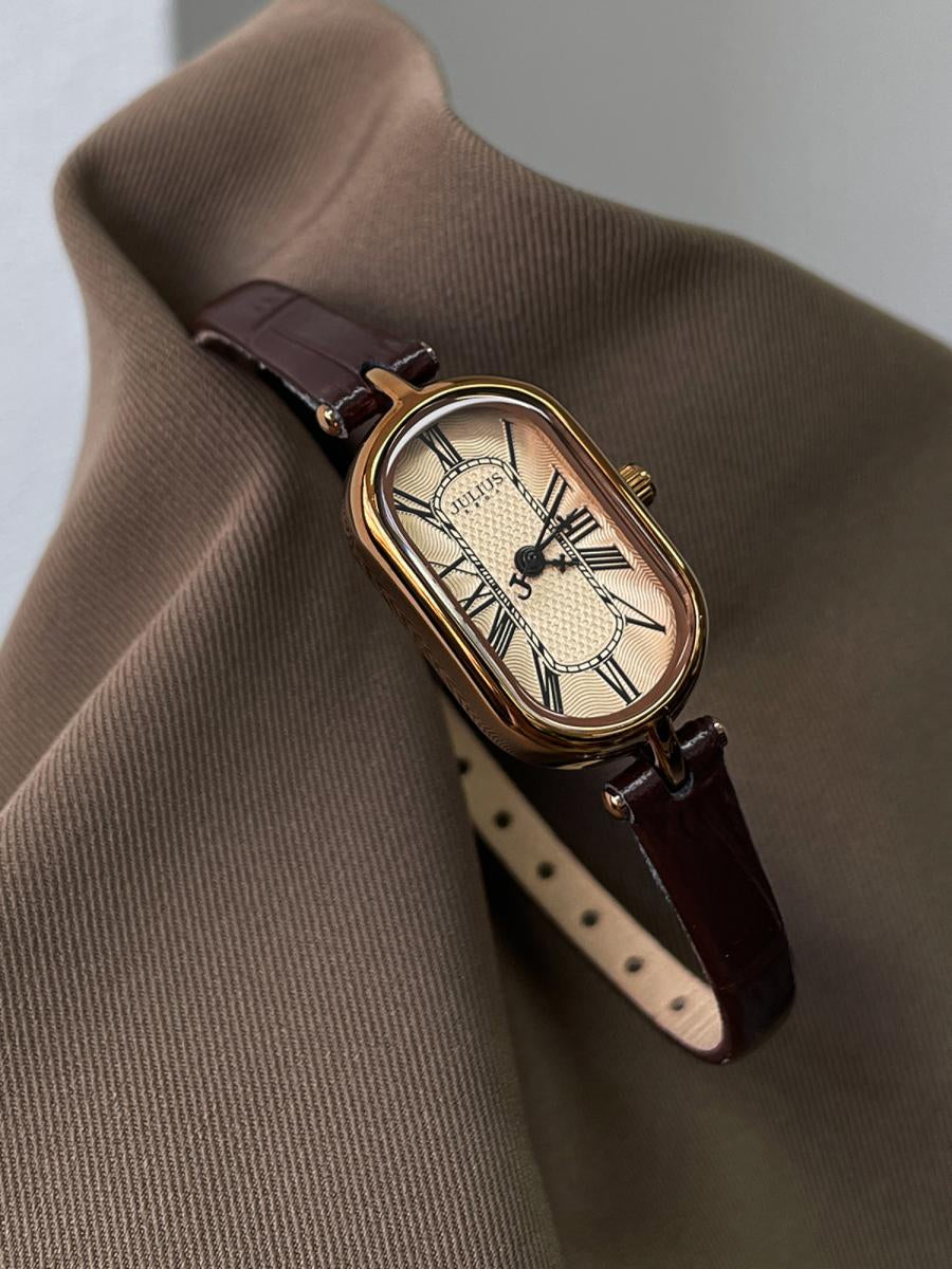 Rylynn Oval Leather Watch [BEYY8730]