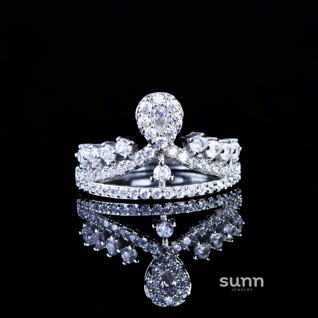 Saba Diamond Crown Ring [NINPNCW3]