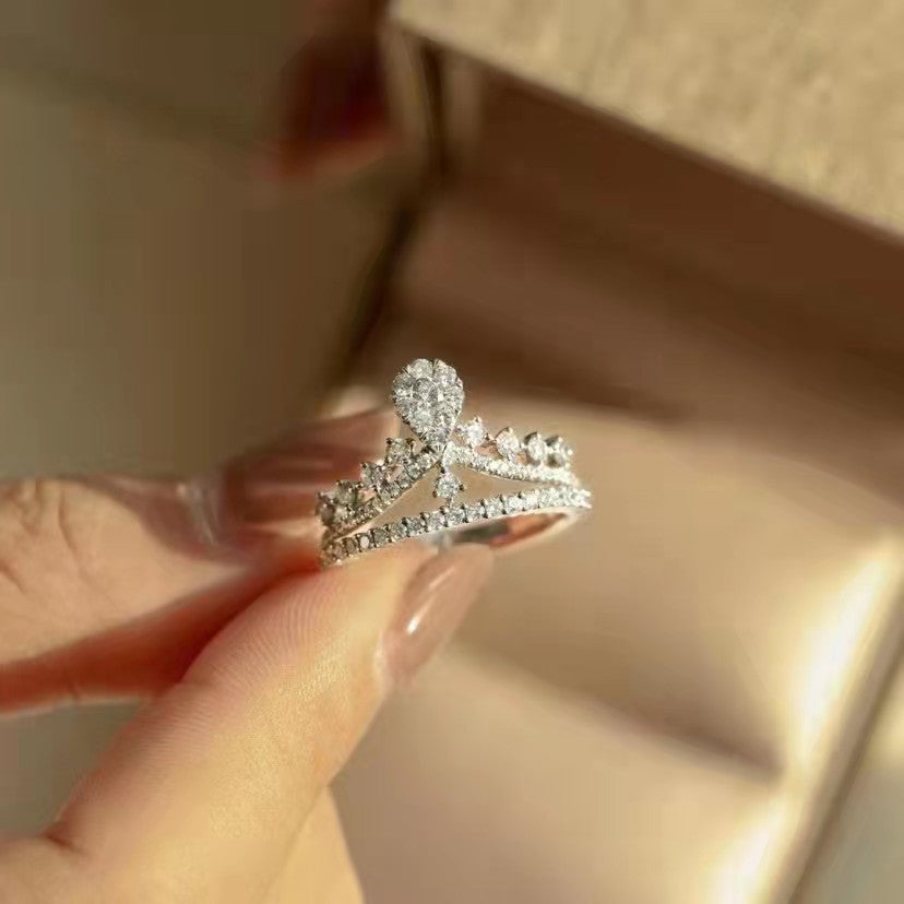 Saba Diamond Crown Ring [NINPNCW3]