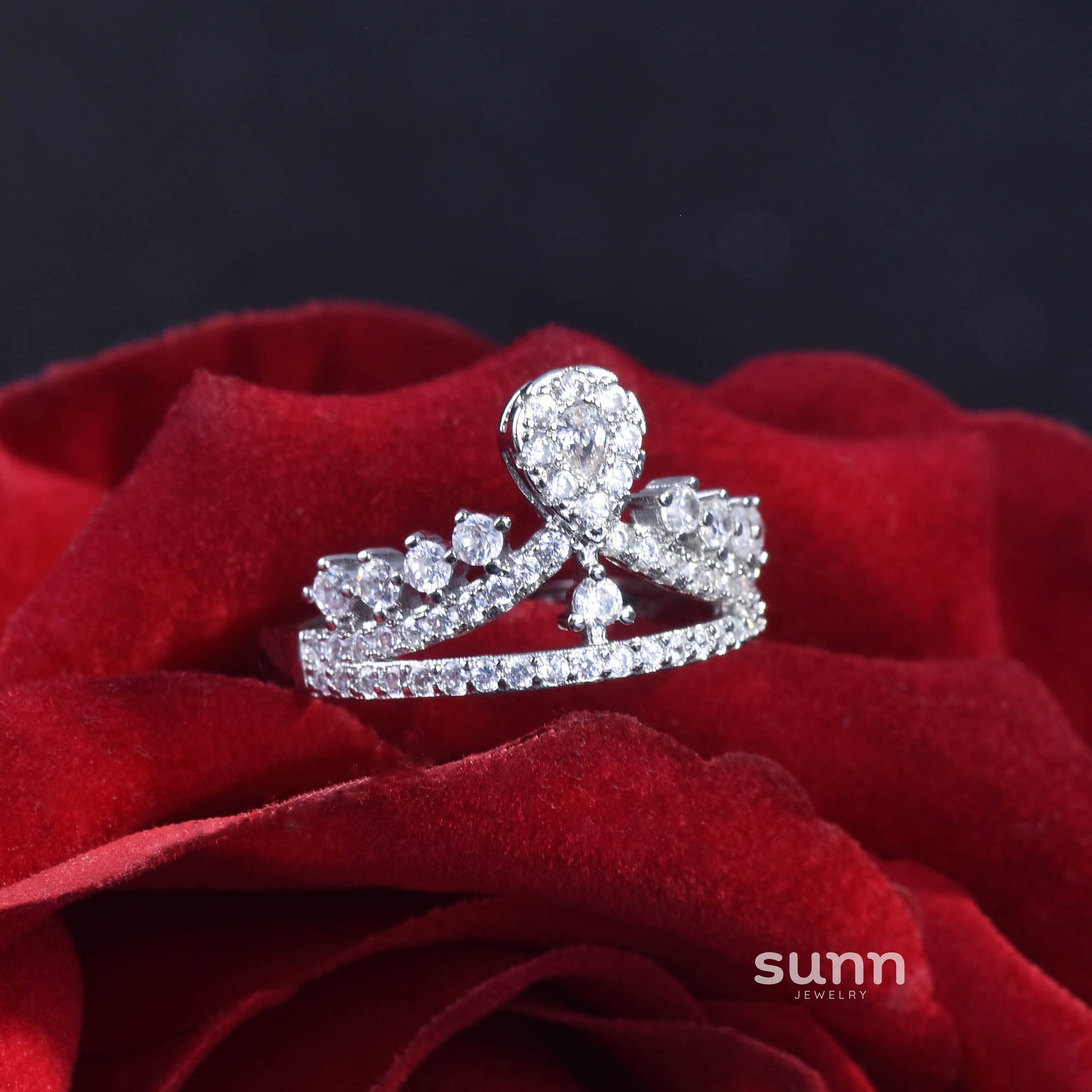 Saba Diamond Crown Ring [MEZEUXTJ]