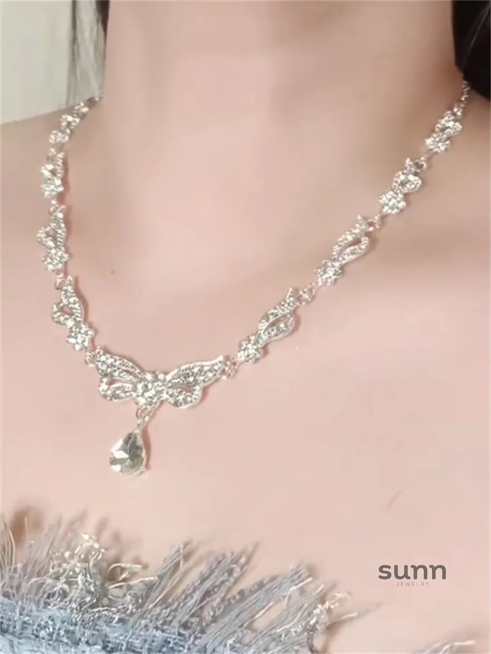 Saba Sparkling Bow Jewelry Set