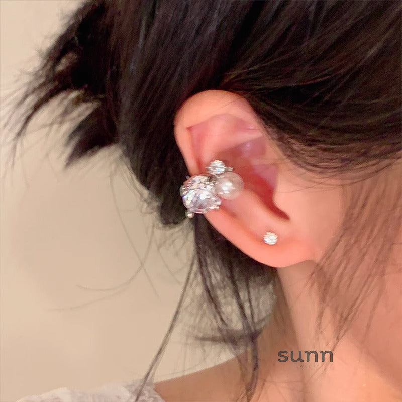 Sabrina Sparkling Bulb Ear Cuff [PRX99Y29]