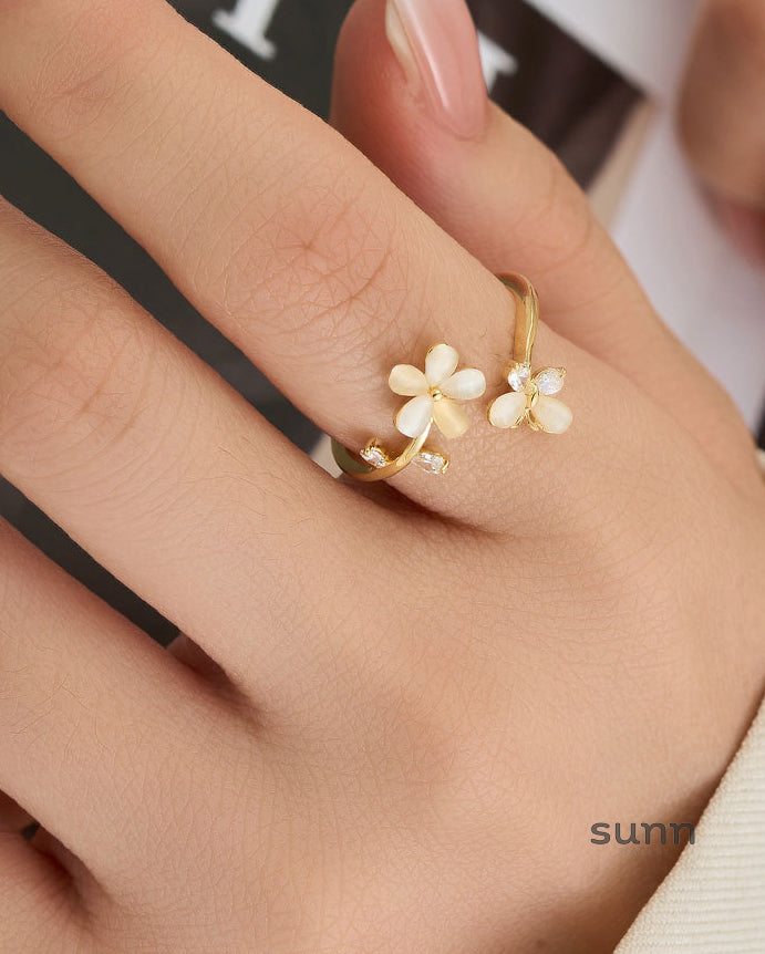 Sade Floral Cat Eye Ring [J7VB2FDL]