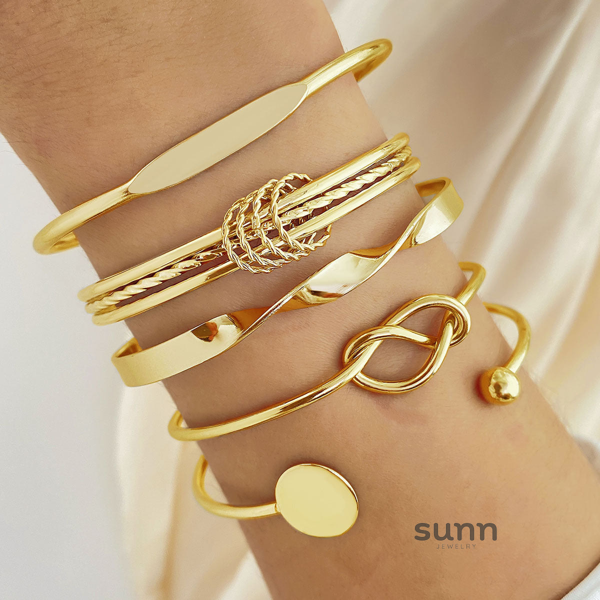 Safia Stackable Bracelet Set [GDXUARVO]