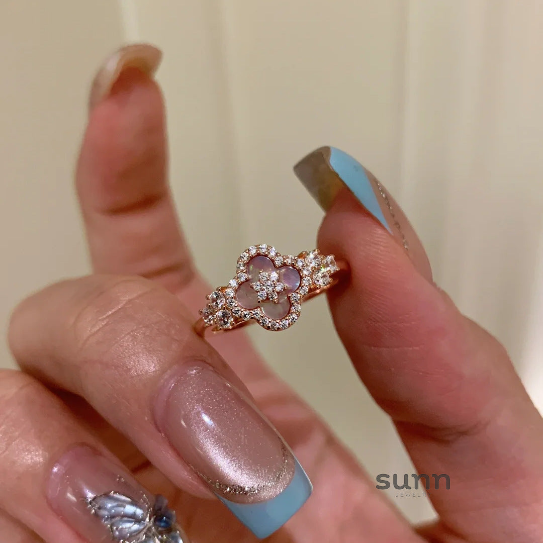 Safiya Clover Pearl Ring [OUJ9CMKG]