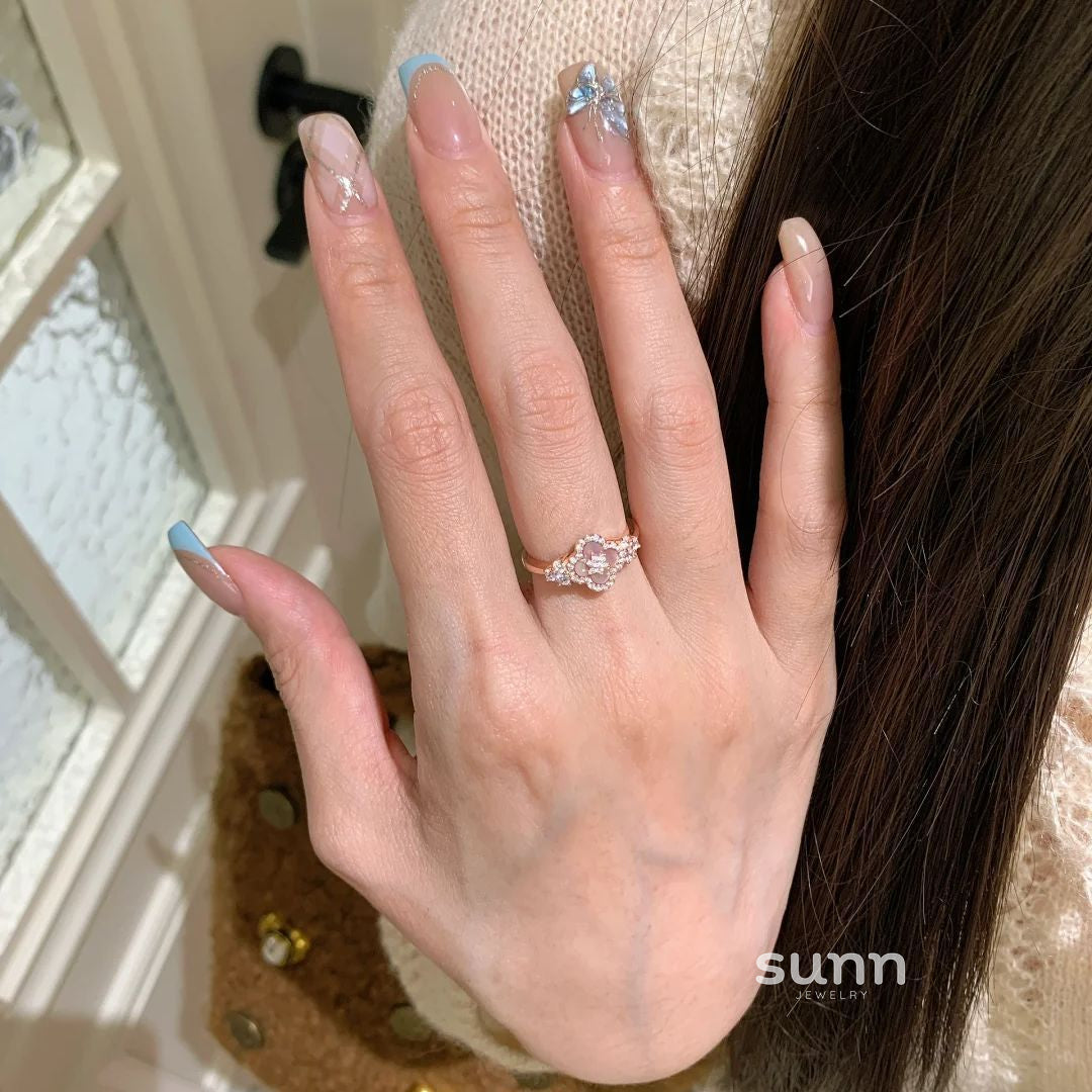 Safiya Clover Pearl Ring [QB6EM04Y]