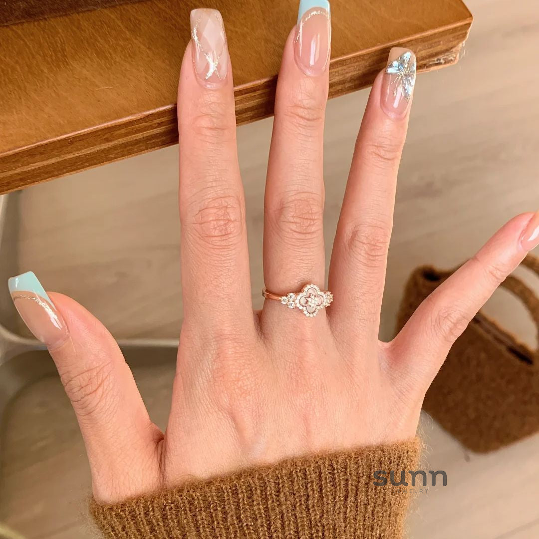 Safiya Clover Pearl Ring [AQYL0N6U]