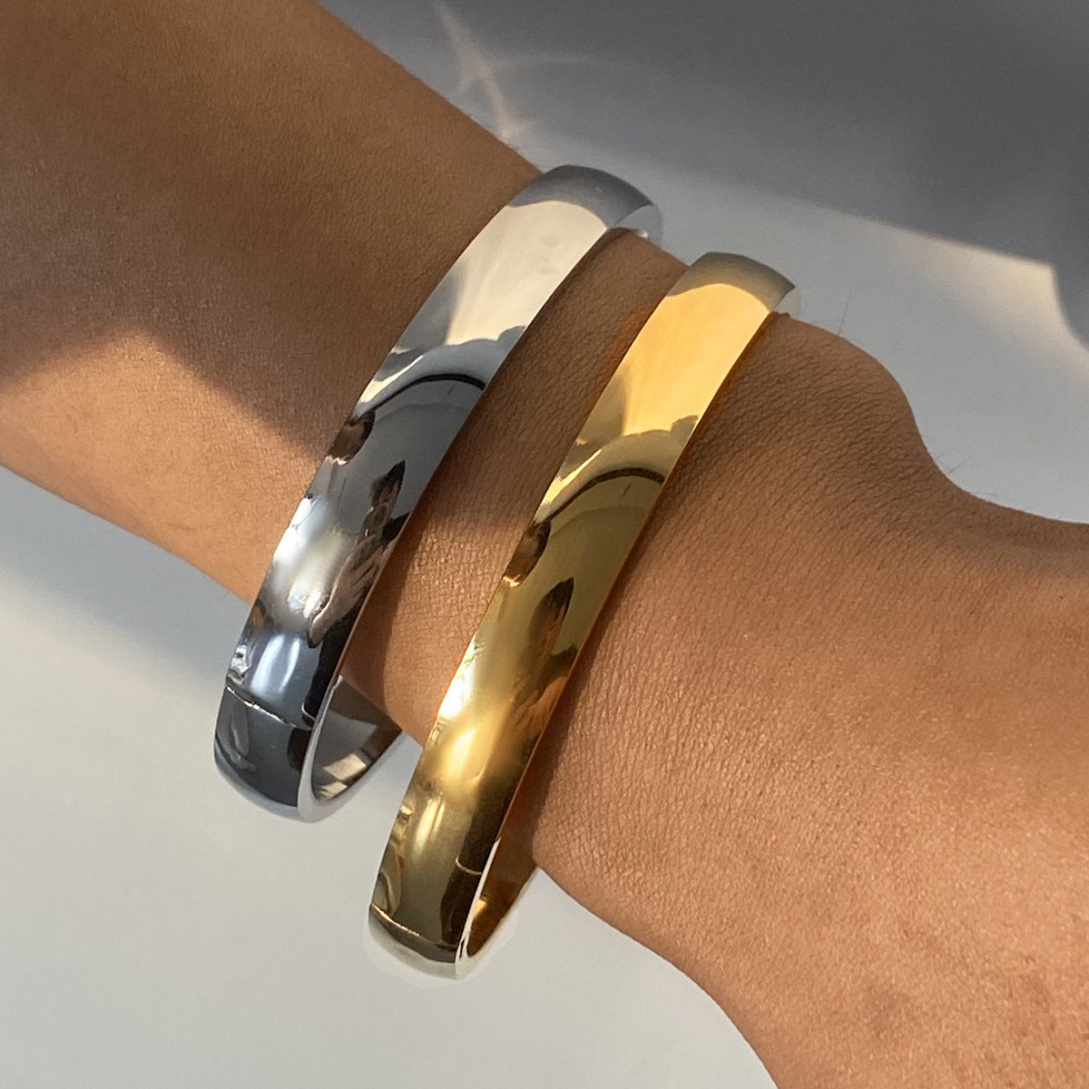 Sage Sleek Bangle Bracelet [V2096E7F]