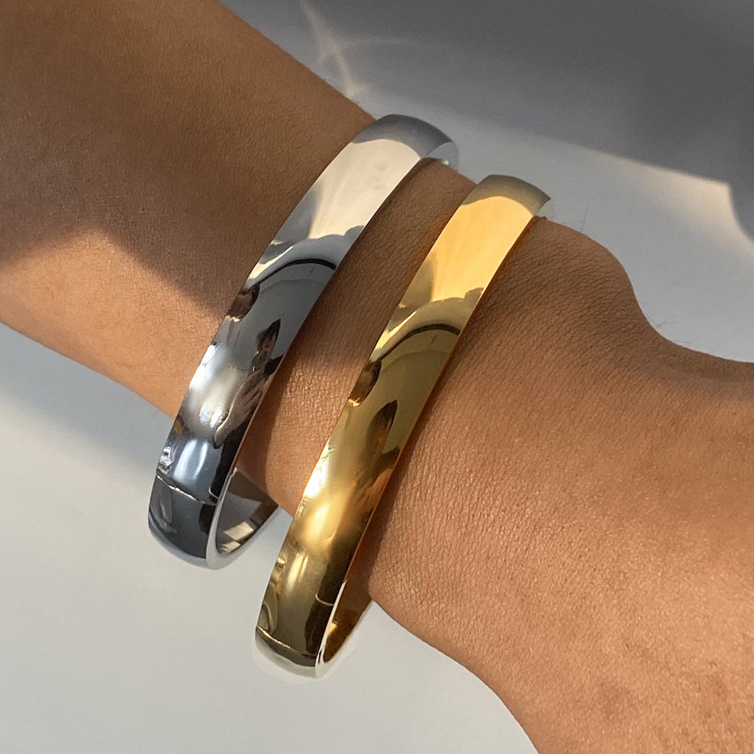 Sage Sleek Bangle Bracelet [V2096E7F]