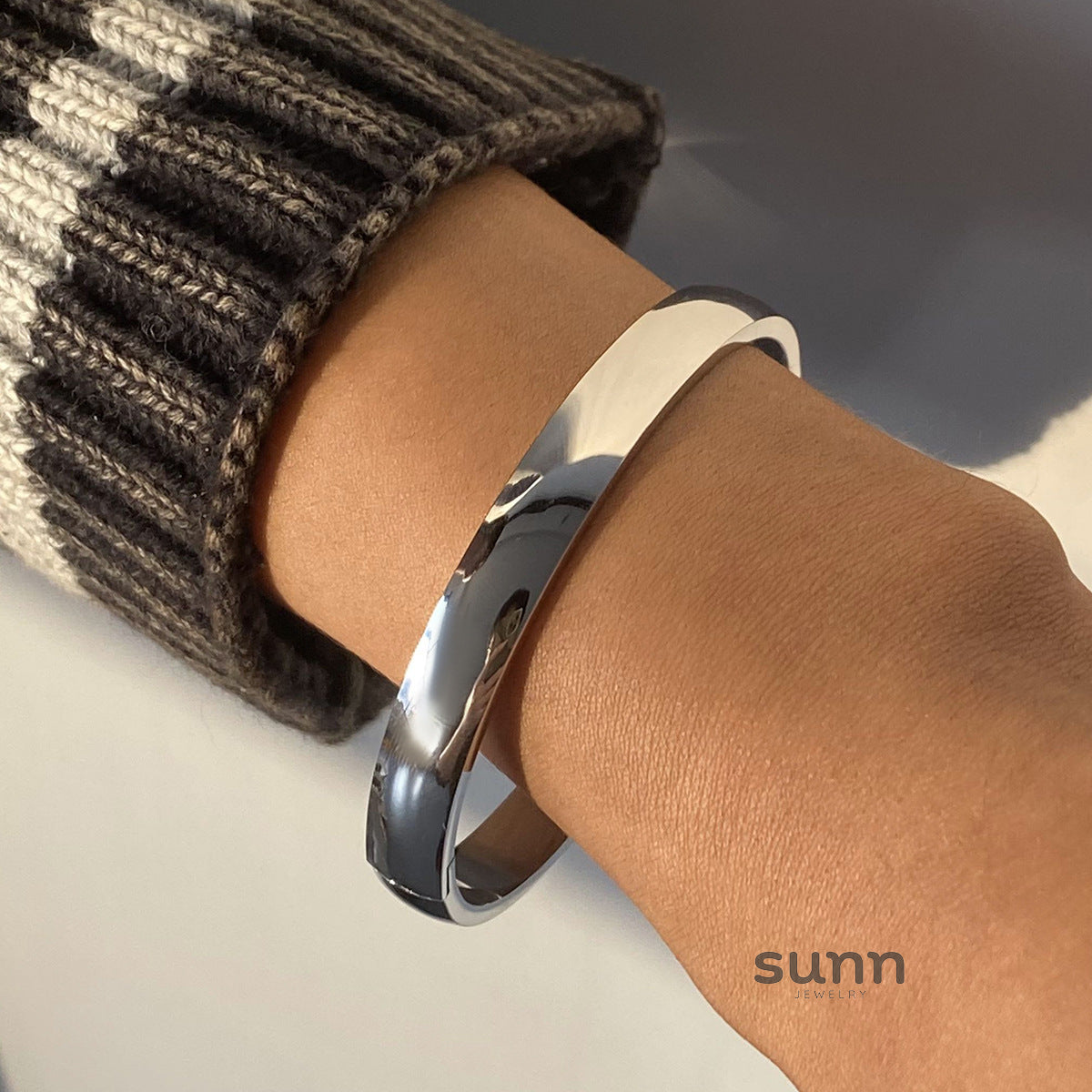 Sage Sleek Bangle Bracelet [EV84MTNM]