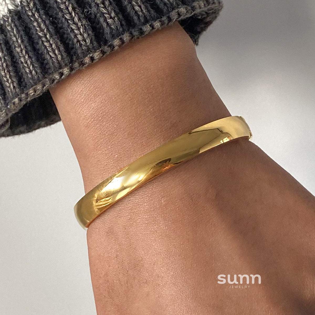 Sage Sleek Bangle Bracelet [4Z9C8ZRC]
