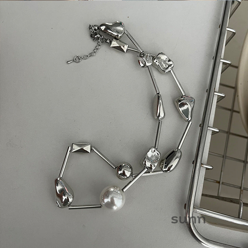 Saina Irregular Metal Pearl Necklace [TZ0ZR3HI]