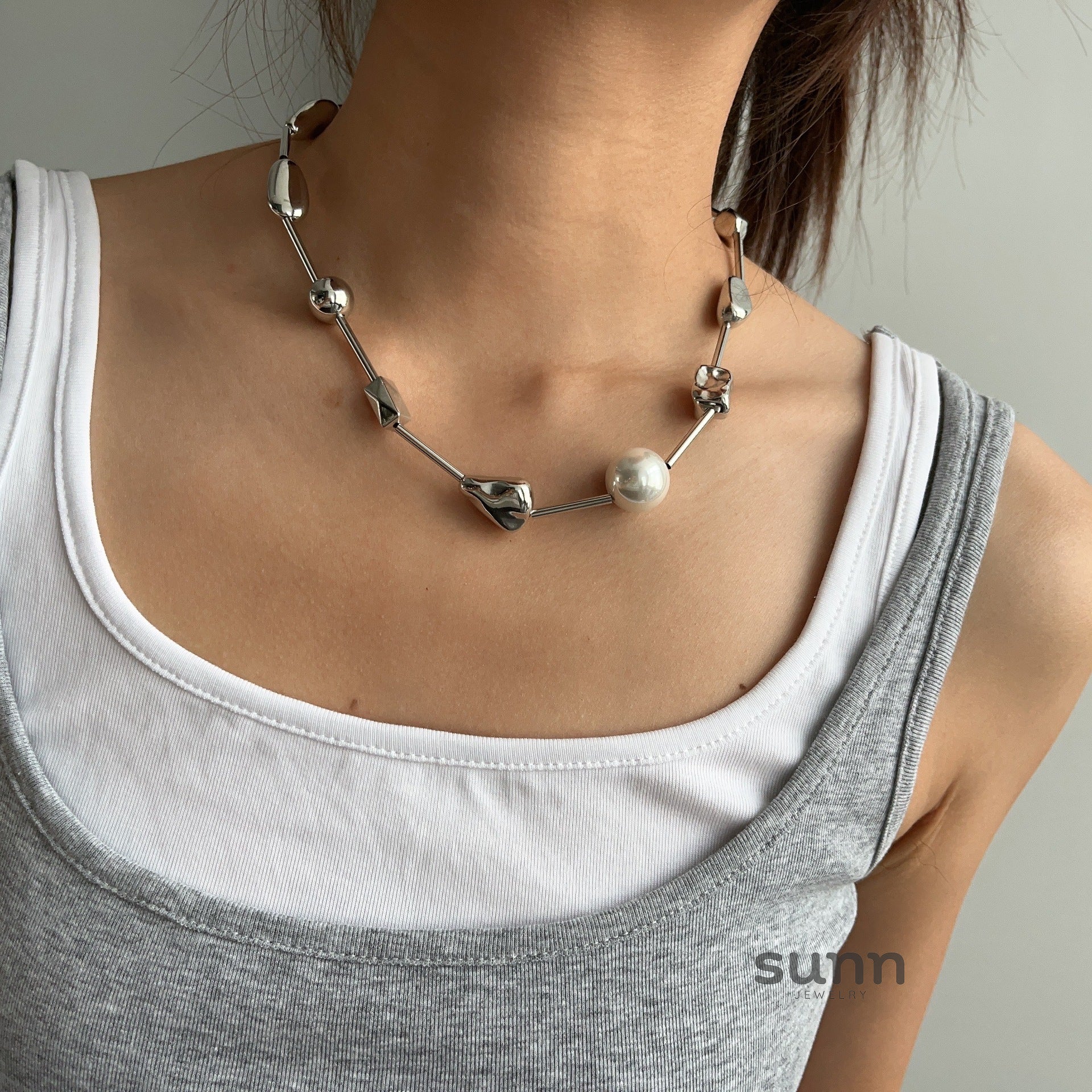 Saina Irregular Metal Pearl Necklace [2RW1HGMX]